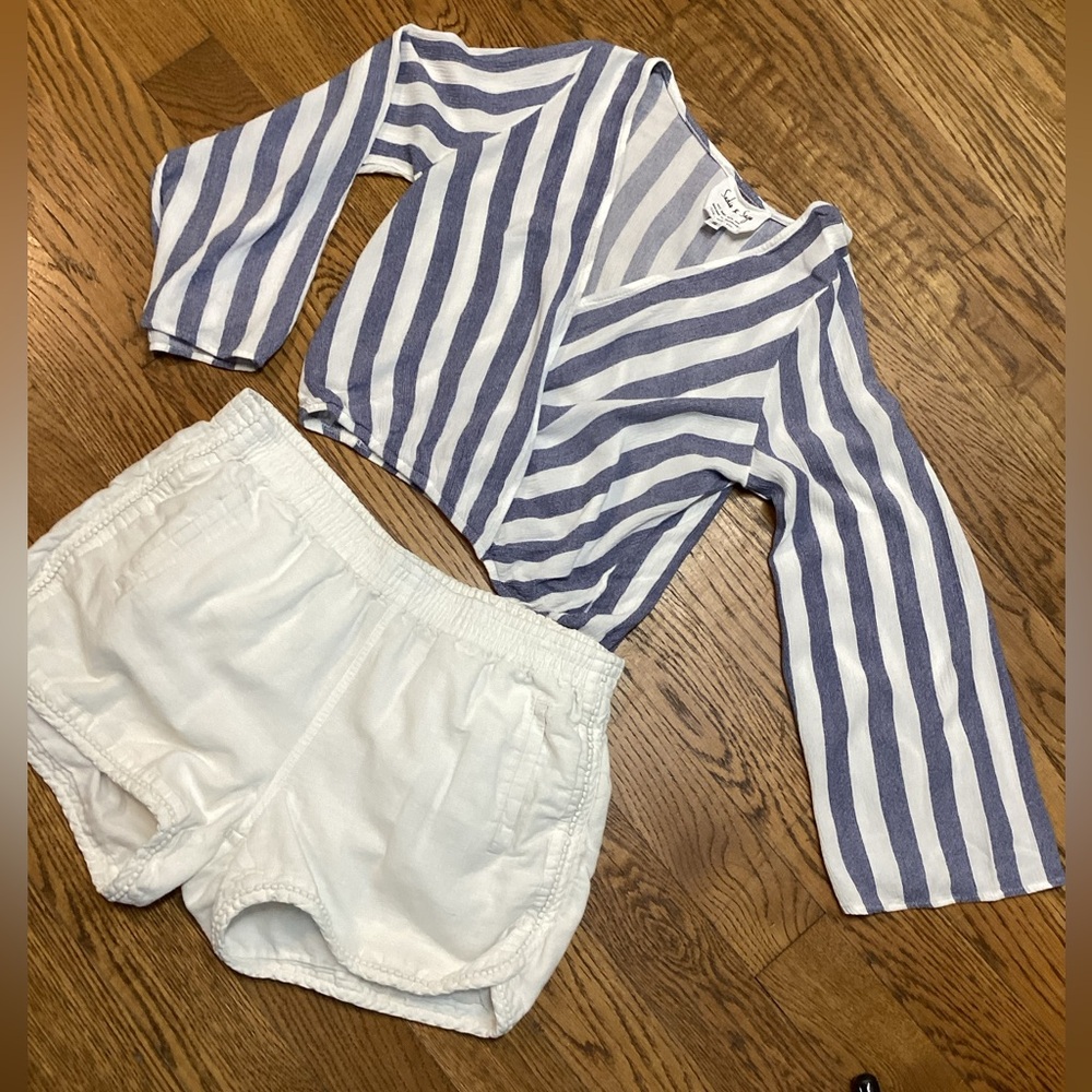 Sadie & Sage faux wrap cropped blouse. Blue and white striped. Size Small